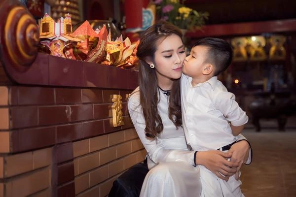 Những mỹ nhân việt làm mẹ từ tuổi teen người cuối cùng bất ngờ nhất - 4