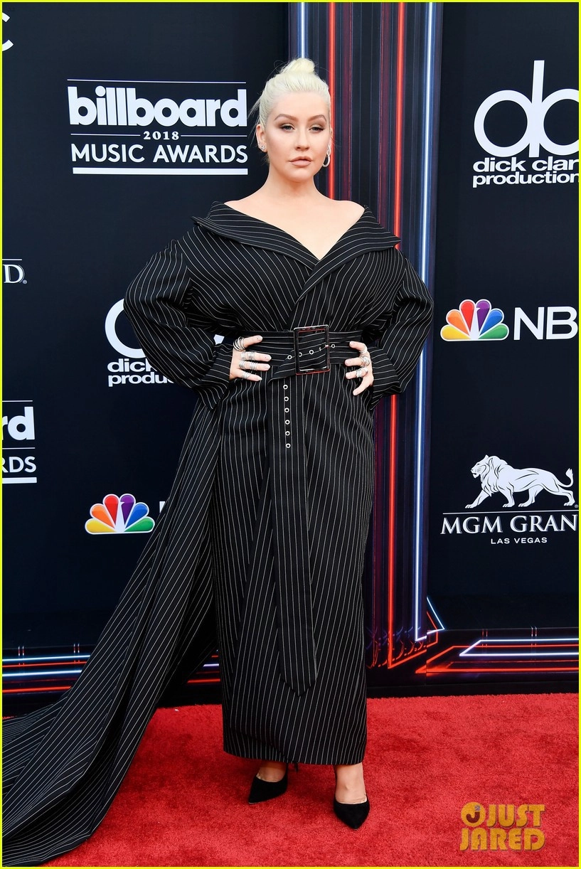 Taylor swift nổi bật lấn át dàn sao tại thảm đỏ billboard music awards 2018 - 7