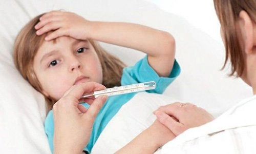 Trẻ bị viêm phế quản sốt nhiều ngày có nguy hiểm không - 2