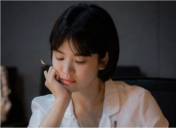 10 năm 1 kiểu tóc song hye kyo khiến khán giả bấn loạn không biết đâu là ảnh trướcsau - 1
