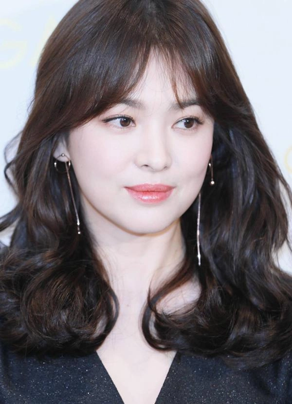 10 năm 1 kiểu tóc song hye kyo khiến khán giả bấn loạn không biết đâu là ảnh trướcsau - 6