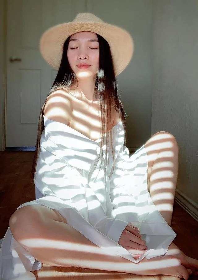 18 năm làm mẹ đơn thân nữ ca sĩ này vẫn tươi trẻ khoe ảnh nude gây sốt dân mạng - 4