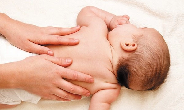 3 bộ phận trên cơ thể trẻ sơ sinh càng chạm nhiều trẻ nhanh biết đi và thông minh hơn - 1