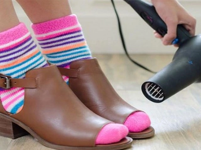 5 mẹo cứu giày nhầm size không cần đổi túi như mẹ đỗ mỹ linh chia tay như mâu thủy - 5