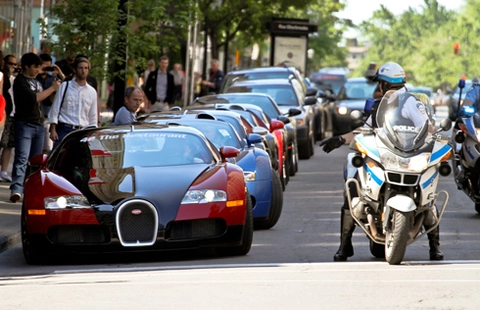  5 siêu xe bugatti veyron trong một bức ảnh - 3