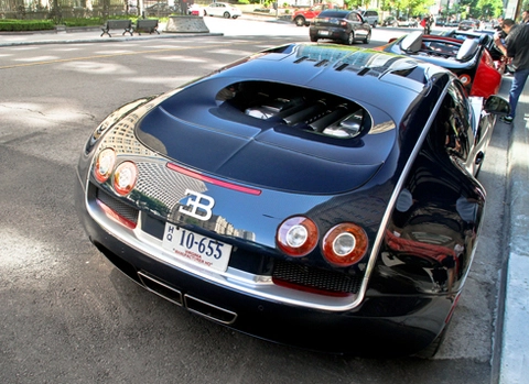  5 siêu xe bugatti veyron trong một bức ảnh - 8