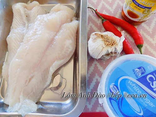 Ăn cơm thỏa thích với cá chiên mặn ngọt lạ miệng mà ngon - 1