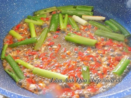 Ăn cơm thỏa thích với cá chiên mặn ngọt lạ miệng mà ngon - 4