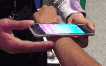 Apple nhảy vào cuộc đua điện thoại bẻ cong xếp gọn với samsung - 3