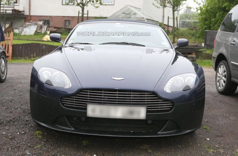  aston martin v12 vantage mui trần lộ diện - 1