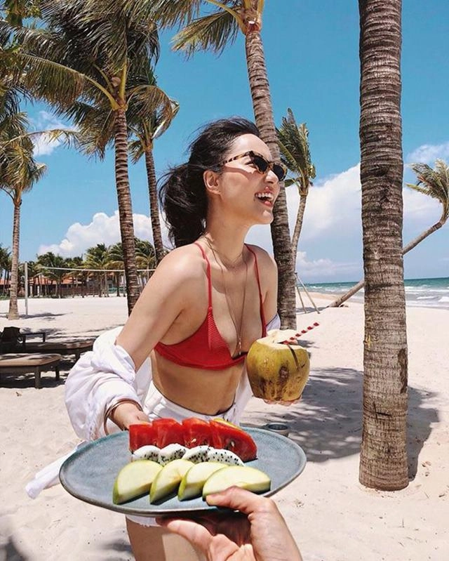 Bằng cách này em gái sinh đôi hà tăng có rãnh bụng ăn đứt vòng eo 56 của ngọc trinh - 6