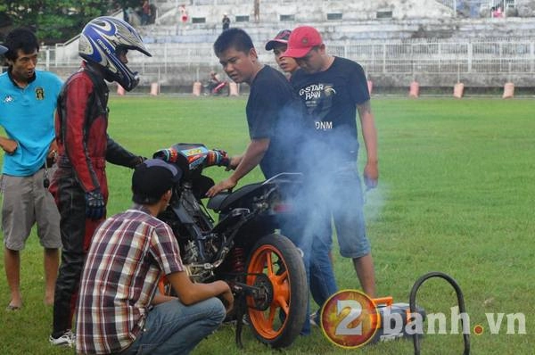 Bên lề cảnh đua thử xe sân trà vinh - 2bánhvn - 7