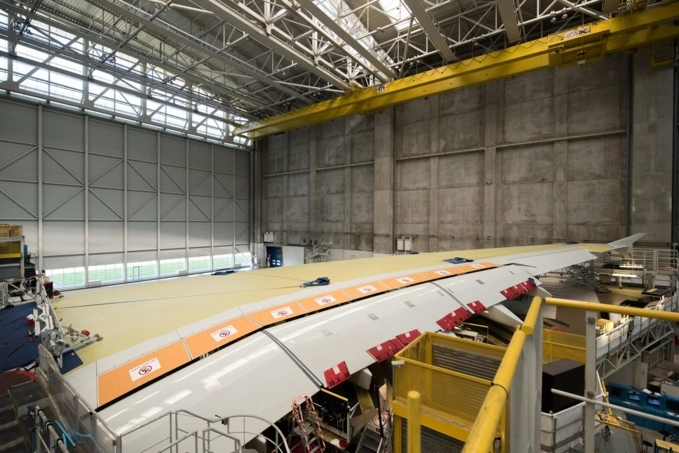 Bên trong xưởng lắp ráp khổng lồ của airbus rộng 185 mẫu đủ sức chứa cùng lúc 8 máy bay a380 - 13