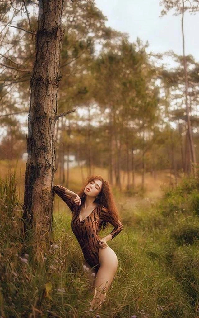 Bị chê photoshop eo quá đà elly trần tung clip khoe body nóng bỏng như tạc tượng - 8