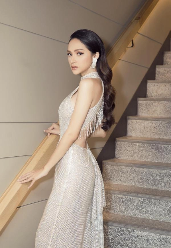 Bị fans thách thức post ảnh không chỉnh sửa hương giang gửi luôn clip cận cảnh body - 3