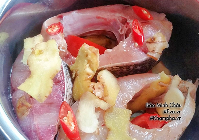 Bí quyết cho món cá trắm kho riềng thịt ba chỉ tốn cơm vô cùng - 5
