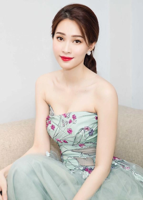 Bí quyết da đẹp dáng thon của hoa hậu đặng thu thảo trước và sau khi sinh - 5