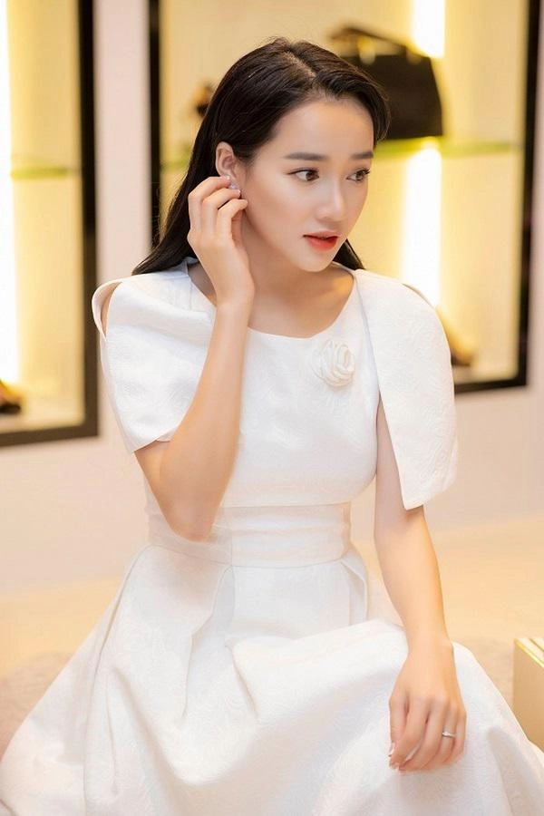 Bỏ instagram đến mọc rêu nhã phương tái xuất hậu sinh con với nhan sắc không tưởng - 1