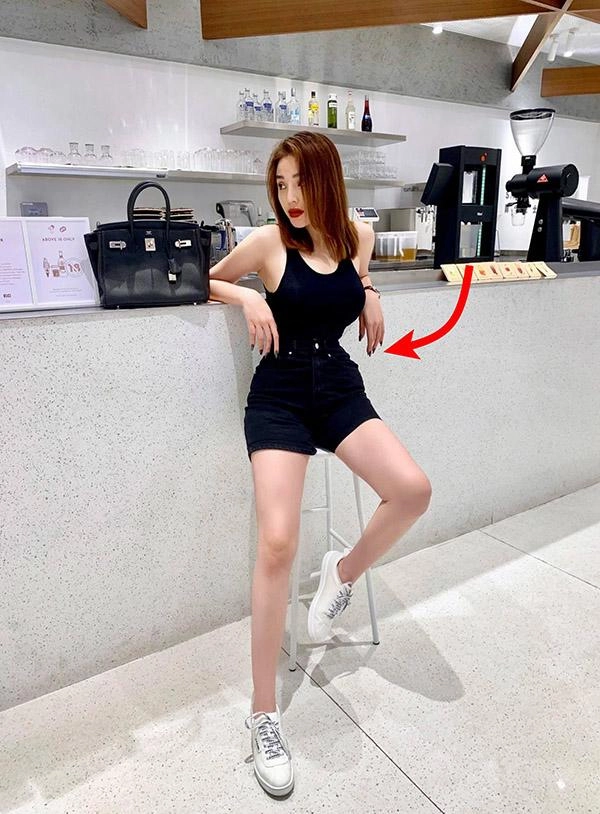 Body vốn đã đẹp như mơ kỳ duyên còn bóp eo làm gì để biến dạng cả người thế này - 4