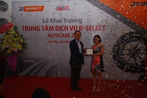  bridgestone ra mắt hai trung tâm b-select mới - 1