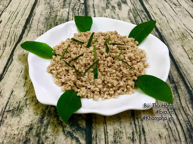 Bữa cơm chiều có cá sốt cà chua thịt rang lá chanh chồng con ăn thun thút - 3