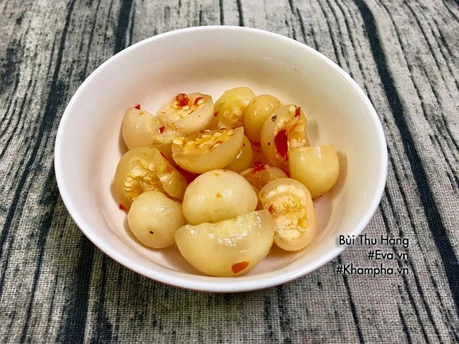 Bữa cơm chiều có cá sốt cà chua thịt rang lá chanh chồng con ăn thun thút - 6