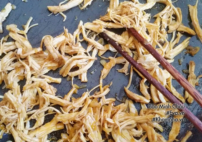 Bữa sáng dọn sạch tủ lạnh bằng đĩa cơm chiên thịt gà vừa ngon lại chắc dạ - 2