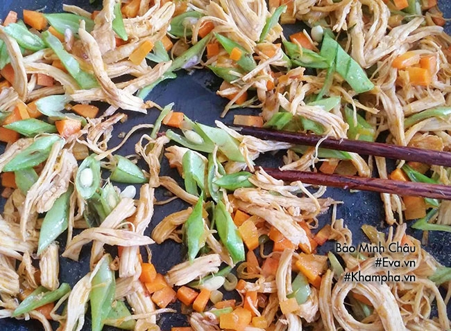 Bữa sáng dọn sạch tủ lạnh bằng đĩa cơm chiên thịt gà vừa ngon lại chắc dạ - 3