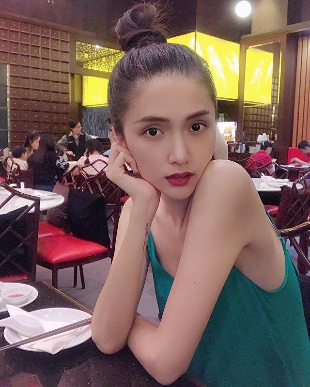 Búi tóc củ tỏi vào bếp làm nội trợ hương giang gây mê với làn da căng mịn phát sáng - 12
