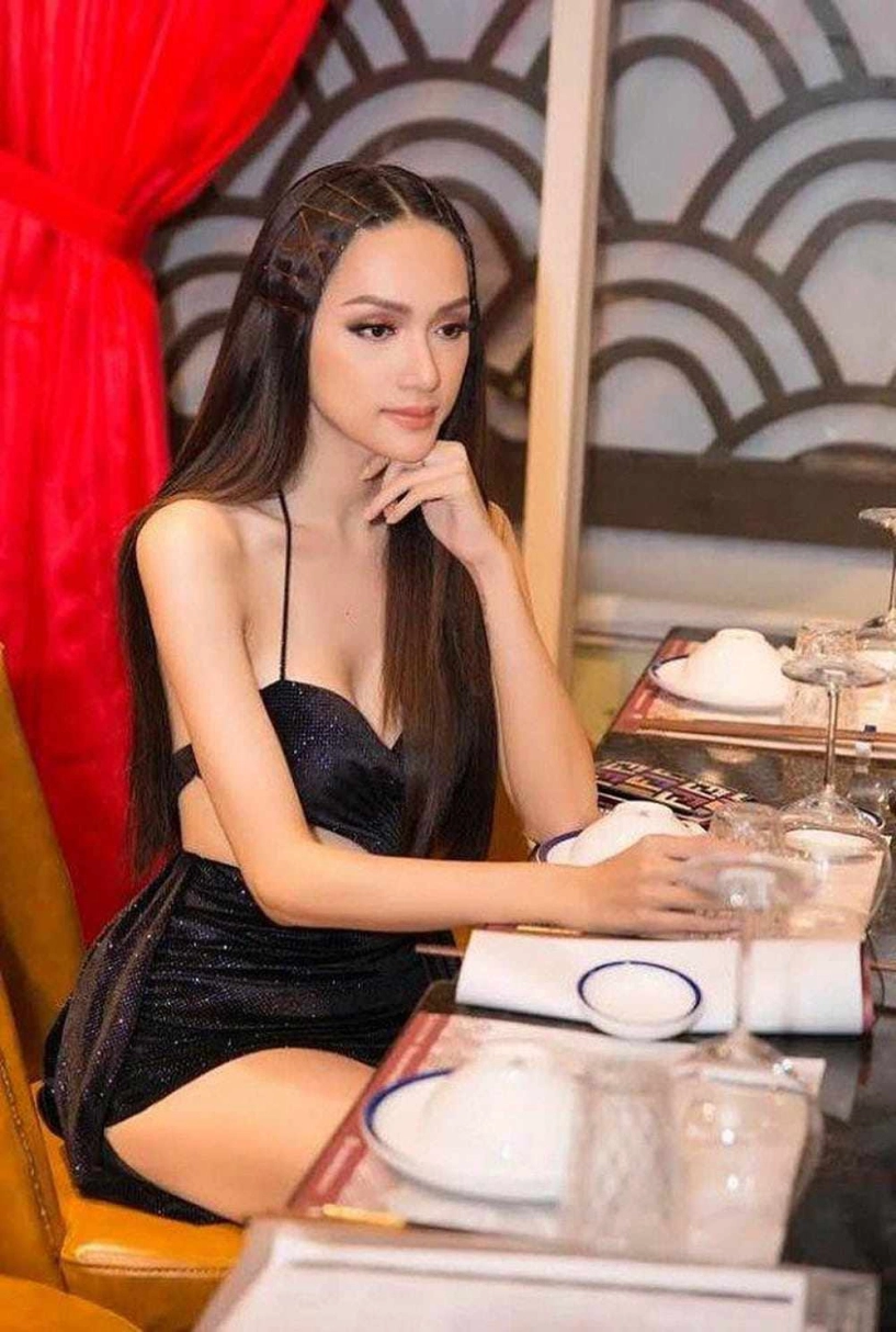 Búi tóc củ tỏi vào bếp làm nội trợ hương giang gây mê với làn da căng mịn phát sáng - 16