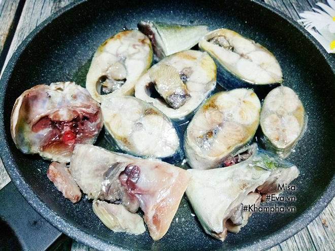 Cá cam kho nước dừa ăn một miếng hết veo cả bát cơm - 3