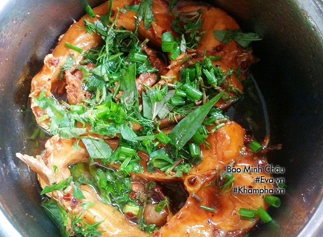 Cá kho tiêu thơm ngon nóng hổi bao nhiêu cơm cũng hết - 2