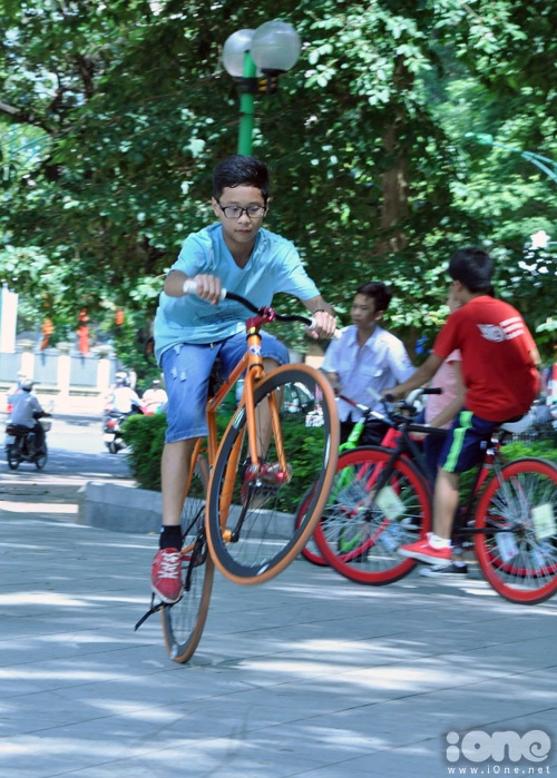 Các bạn trẻ bị hút hồn bởi những chiếc xe đạp không phanh - 4