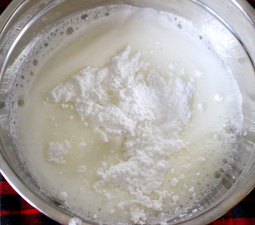 Cách làm bánh kem gà bông đẻ trứng sô cô la - 3