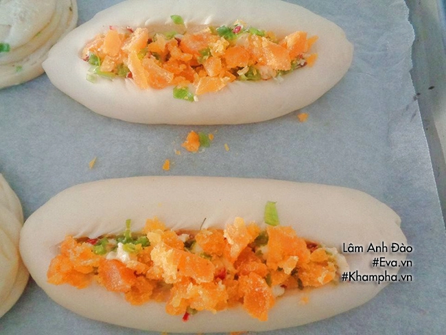 Cách làm bánh mì chà bông trứng muối ngon như tiệm - 4