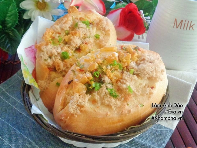 Cách làm bánh mì chà bông trứng muối ngon như tiệm - 6