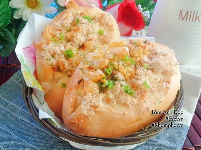 Cách làm bánh mì chà bông trứng muối ngon như tiệm - 8
