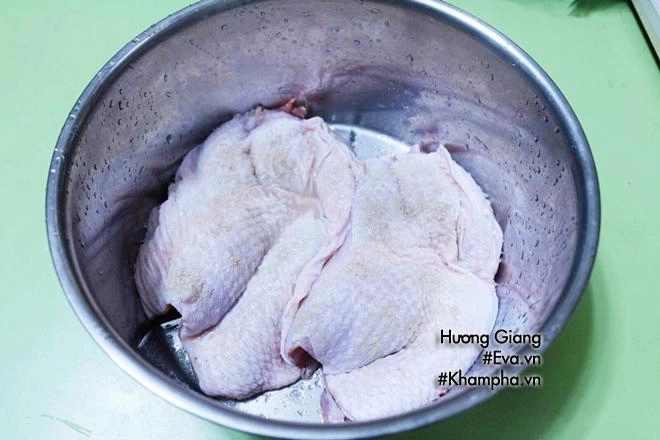 Cách làm gà hấp hành nóng hổi thơm ngon và lạ miệng - 3