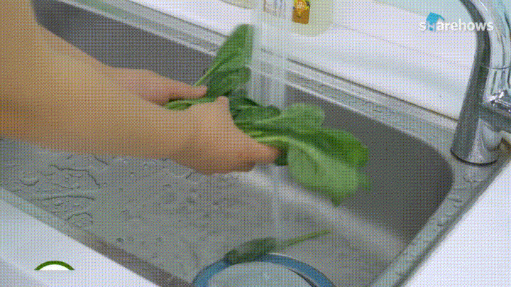 Cách luộc rau không cần nồi vẫn xanh ngắt thẳng hàng đẹp lối chẳng tốn công bày - 1
