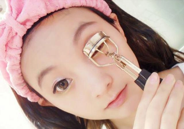 Cách makeup cực đơn giản cho nàng mắt một mí thêm xinh tươi trong đêm valentine này - 2