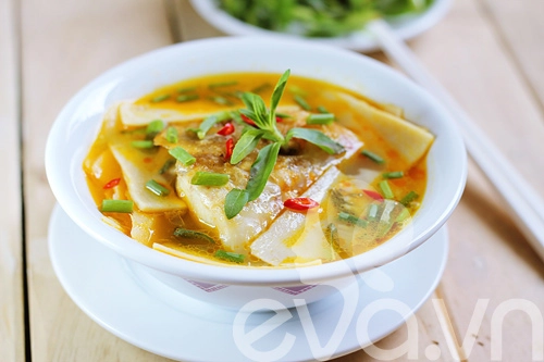 Canh cá nấu măng chua cho cả nhà - 11