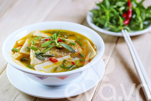 Canh cá nấu măng chua cho cả nhà - 12