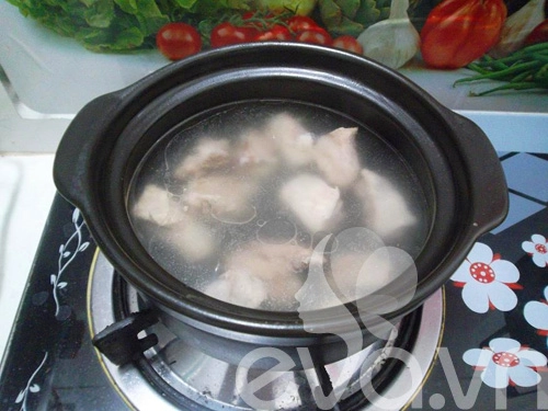 Canh sườn củ sen nóng hổi - 4