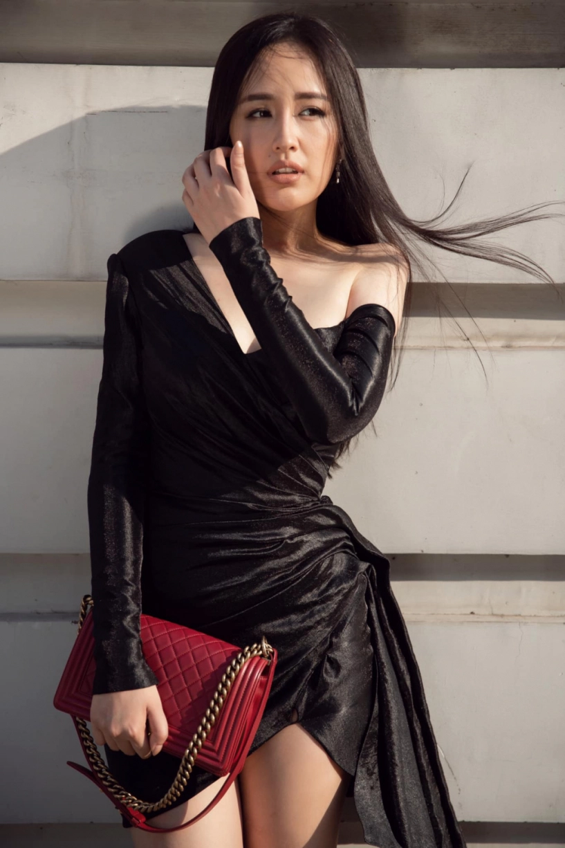 Chăm diện màu đen mai phương thuý ngày càng thăng hạng phong cách - 7