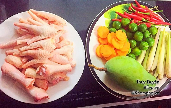 Chân gà cay trộn xoài xanh siêu hấp dẫn vợ vụng mấy chồng cũng khen nức nở - 1