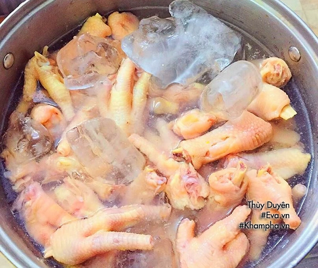 Chân gà cay trộn xoài xanh siêu hấp dẫn vợ vụng mấy chồng cũng khen nức nở - 3