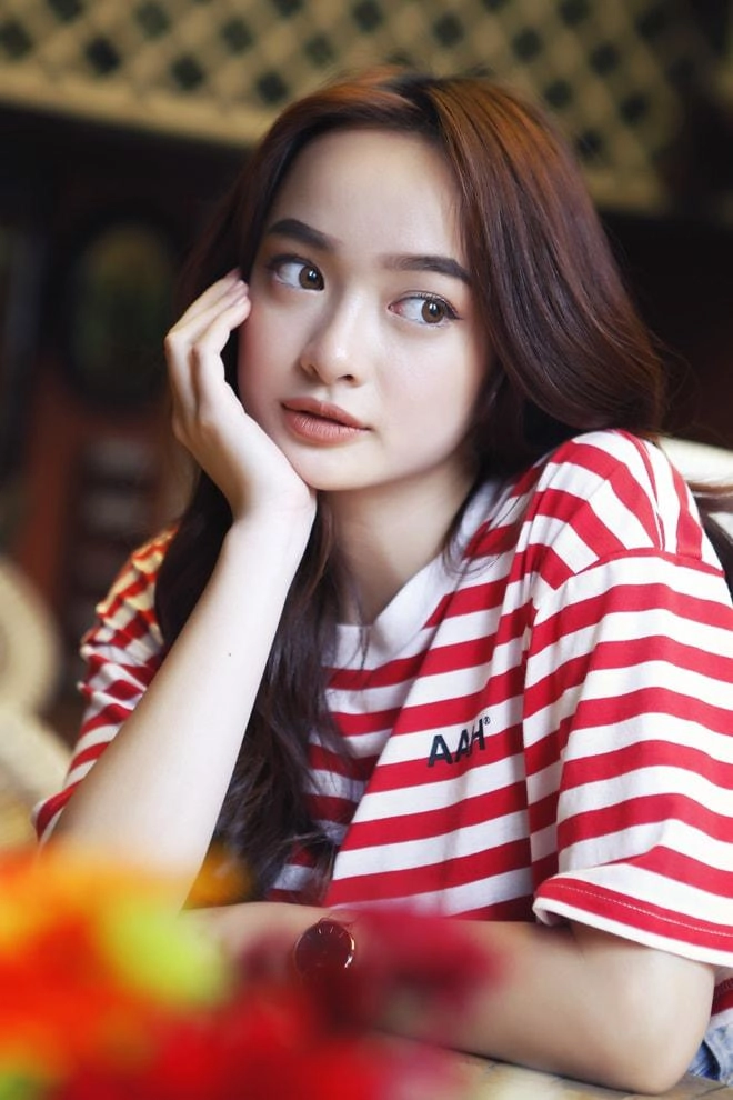 Chẳng cần phẫu thuật cằm vline những sao nữ mặt tròn này vẫn đẹp xuất sắc - 4