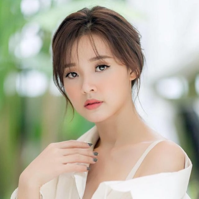 Chẳng cần phẫu thuật cằm vline những sao nữ mặt tròn này vẫn đẹp xuất sắc - 10