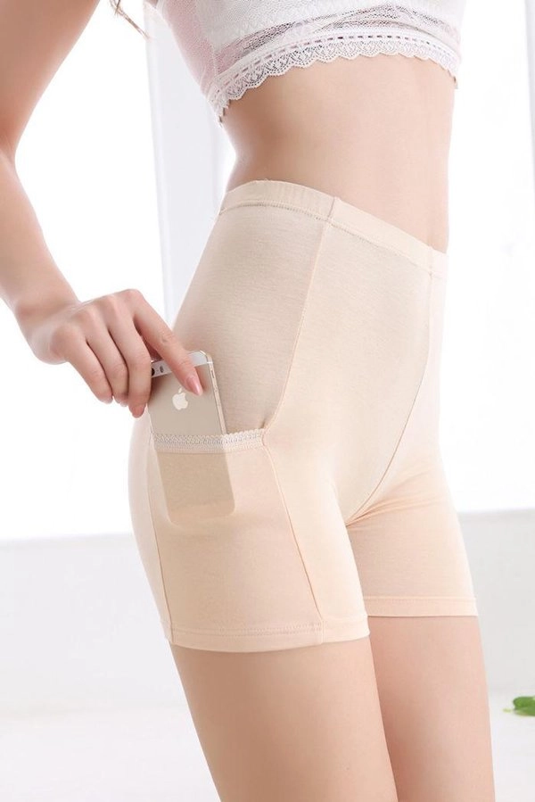 Chi pu ngày càng mê mẩn váy hai dây ôm chặt body nóng bỏng - 14