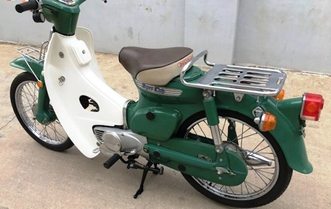 Chiếc honda super cub 79 còn zin hơn cả cục pin - 9